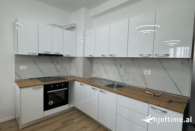 Shtepi me qera Apartament ne Tirane, 2+1, Mobilimi E mobiluar, Pagesa 500  Euro.
