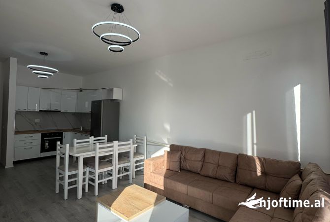 Shtepi me qera 1+1 ne Tirane - 35,000 Leke