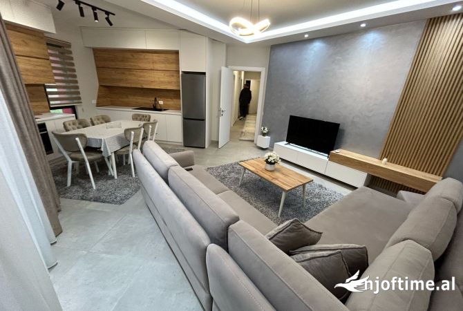Shtepi me qera 2+1 ne Tirane - 800 Euro