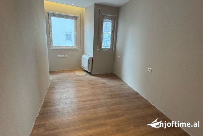 Shtepi ne shitje Apartament ne Tirane, 2+1, Mobilimi E mobiluar, Pagesa 248,000  Euro.