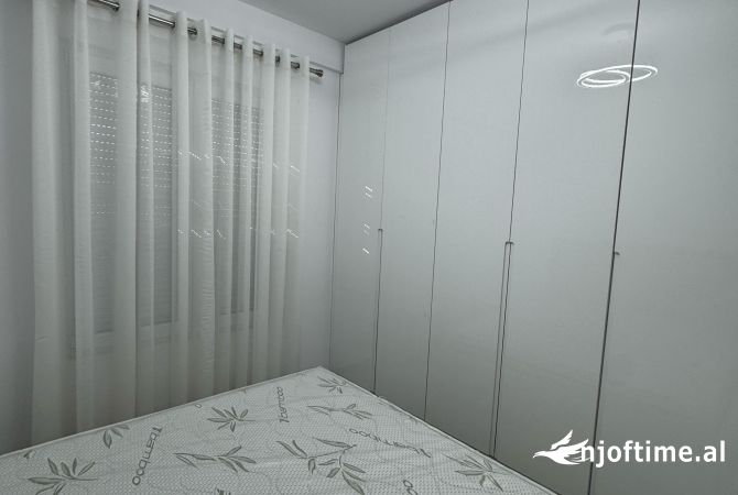 Shtepi me qera Apartament ne Tirane, 2+1, Mobilimi E mobiluar, Pagesa 500  Euro.