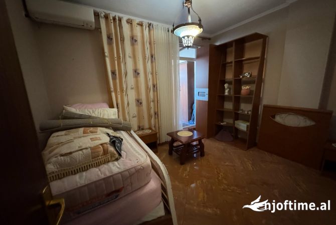 Shtepi me qera Apartament ne Tirane, 2+1, Mobilimi E mobiluar, Pagesa 1,000  Euro.