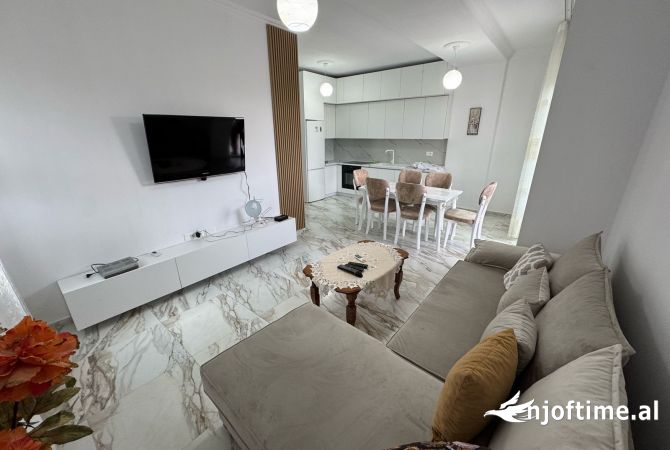 Shtepi me qera 2+1 ne Tirane - 800 Euro
