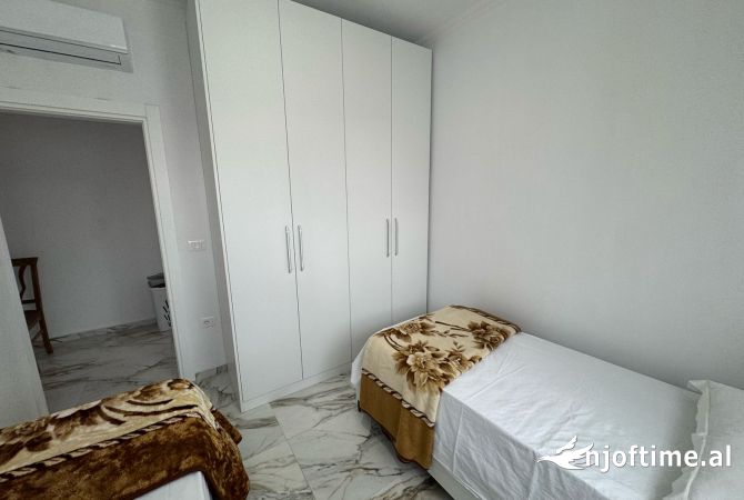 Shtepi me qera Apartament ne Tirane, 2+1, Mobilimi E mobiluar, Pagesa 800  Euro.