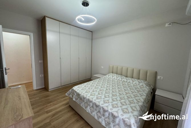 Shtepi me qera Apartament ne Tirane, 2+1, Mobilimi E mobiluar, Pagesa 1,000  Euro.