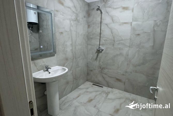 Shtepi me qera Apartament ne Tirane, 2+1, Mobilimi E mobiluar, Pagesa 500  Euro.