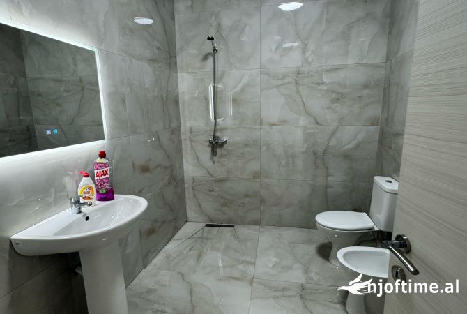 Shtepi me qera Apartament ne Tirane, 2+1, Mobilimi E mobiluar, Pagesa 500  Euro.