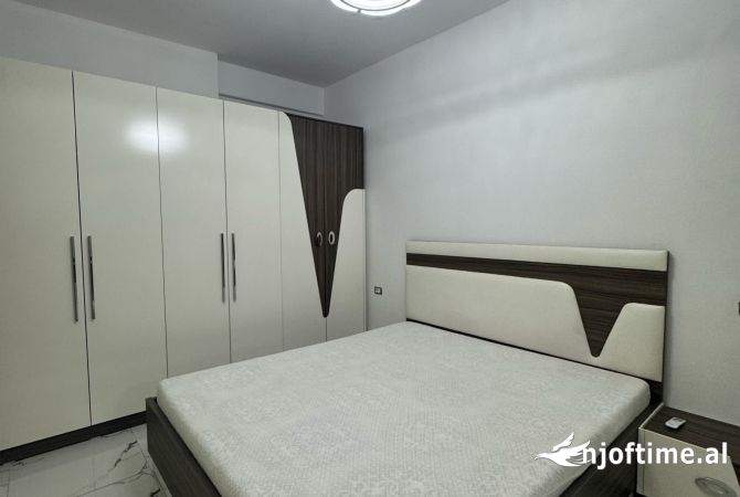 Shtepi me qera Apartament ne Tirane, 2+1, Mobilimi E mobiluar, Pagesa 500  Euro.