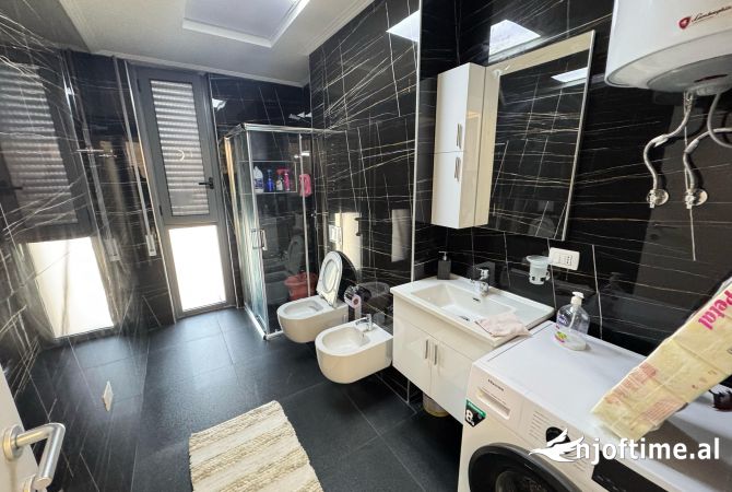 Shtepi me qera Apartament ne Tirane, 2+1, Mobilimi E mobiluar, Pagesa 750  Euro.