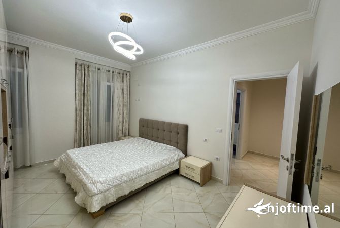 Shtepi ne shitje Apartament ne Tirane, 3+1, Mobilimi E mobiluar, Pagesa 227,000  Euro.