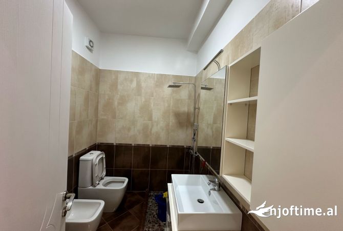 Shtepi ne shitje Apartament ne Tirane, 3+1, Mobilimi E mobiluar, Pagesa 227,000  Euro.