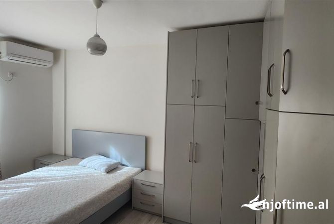 Shtepi me qera Apartament ne Tirane, 2+1, Mobilimi E mobiluar, Pagesa 700  Euro.