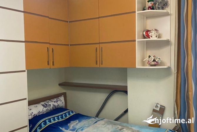 Shtepi ne shitje Apartament ne Tirane, 1+1, Mobilimi E mobiluar, Pagesa 93,500  Euro.