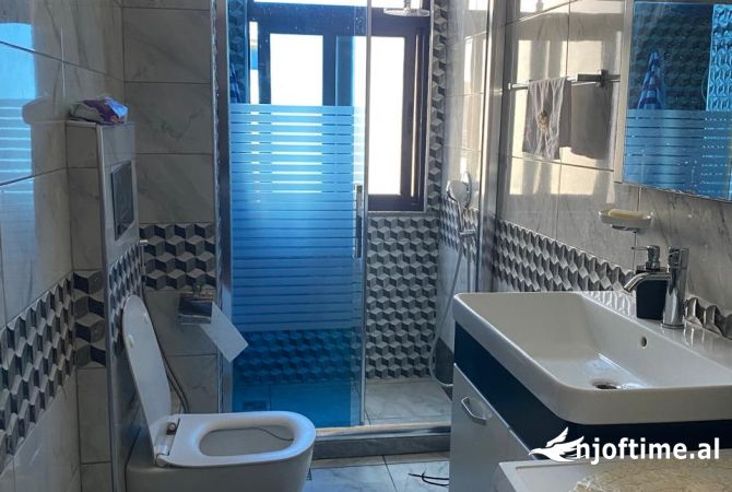 Shtepi ne shitje Apartament ne Tirane, 1+1, Mobilimi E mobiluar, Pagesa 93,500  Euro.