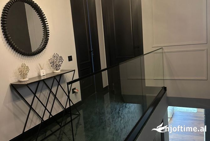 Shtepi me qera Vila Luksoze ne Tirane, 3+1, Mobilimi E mobiluar, Pagesa 5,000  Euro.