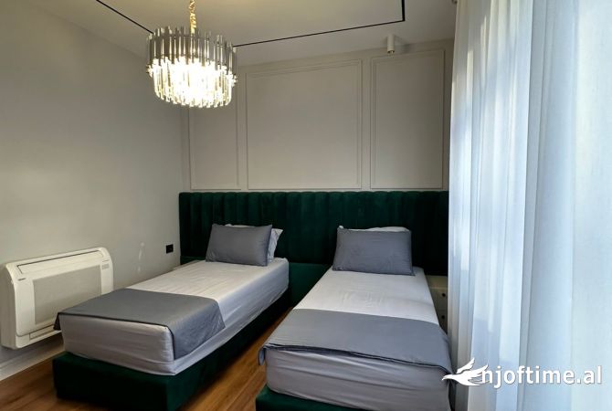 Shtepi me qera Vila Luksoze ne Tirane, 3+1, Mobilimi E mobiluar, Pagesa 5,000  Euro.