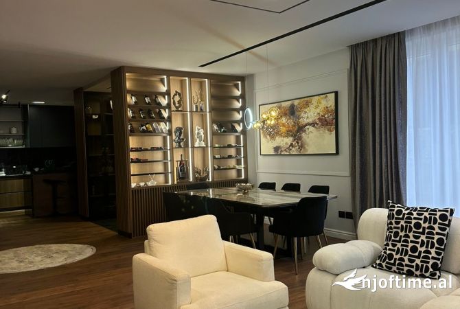 Shtepi me qera Vila Luksoze ne Tirane, 3+1, Mobilimi E mobiluar, Pagesa 5,000  Euro.