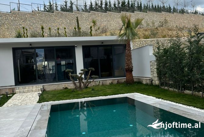 Shtepi me qera Vila Luksoze ne Tirane, 3+1, Mobilimi E mobiluar, Pagesa 5,000  Euro.