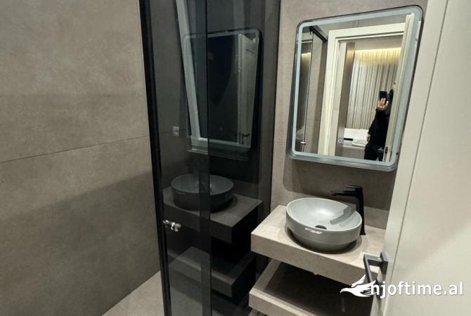 Shtepi me qera Apartament ne Tirane, 2+1, Mobilimi E mobiluar, Pagesa 850  Euro.