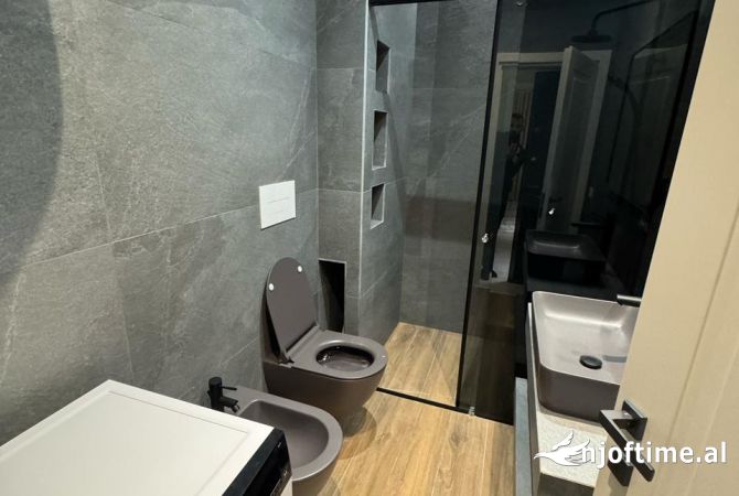 Shtepi me qera Apartament ne Tirane, 2+1, Mobilimi E mobiluar, Pagesa 850  Euro.