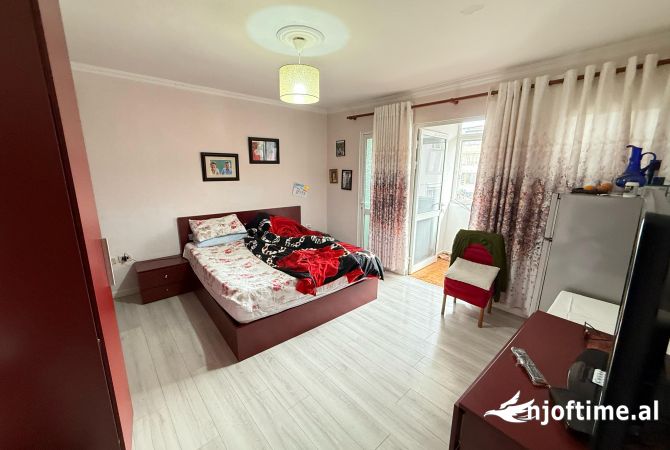 Shtepi ne shitje Apartament ne Tirane, 3+1, Mobilimi E mobiluar, Pagesa 145,000  Euro.