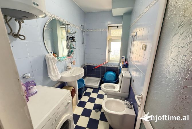 Shtepi ne shitje Apartament ne Tirane, 3+1, Mobilimi E mobiluar, Pagesa 145,000  Euro.