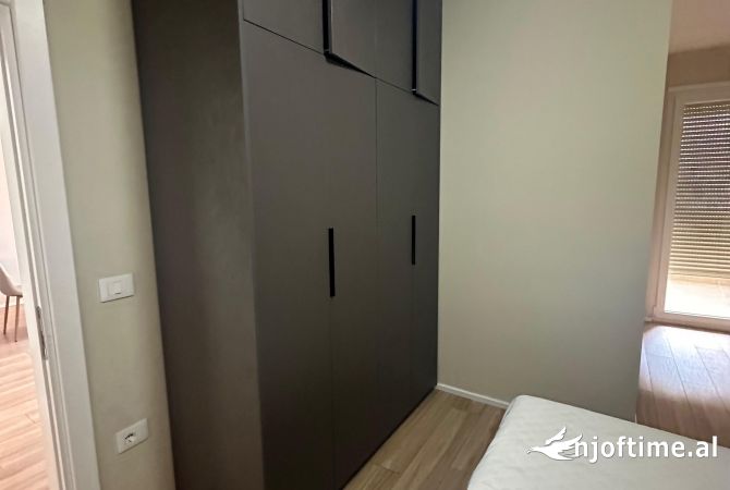 Shtepi me qera Apartament ne Tirane, 2+1, Mobilimi E mobiluar, Pagesa 550  Euro.