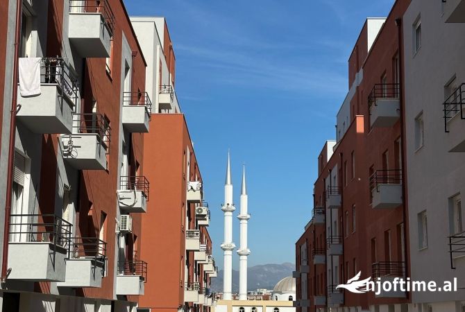 Shtepi ne shitje Apartament ne Tirane, Garsoniere, Mobilimi Bosh, pa mobiluar, Pagesa 53,000  Euro.