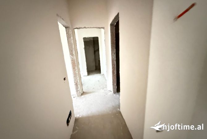 Shtepi ne shitje Apartament ne Tirane, 2+1, Mobilimi Bosh, pa mobiluar, Pagesa 155,000  Euro.
