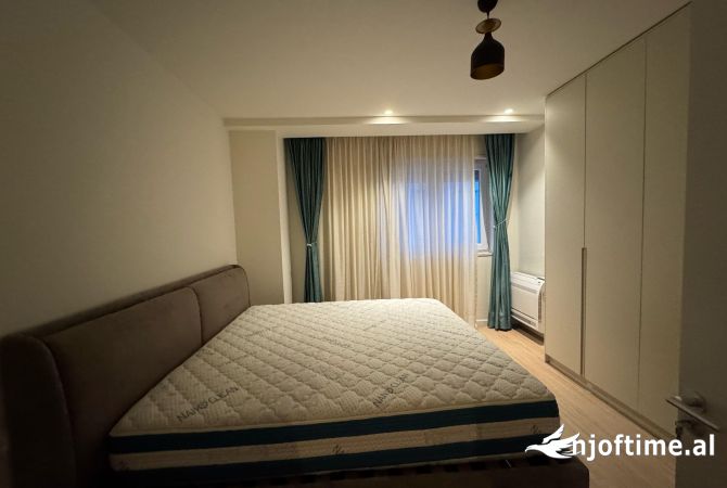 Shtepi me qera Apartament ne Tirane, 2+1, Mobilimi E mobiluar, Pagesa 1,200  Euro.