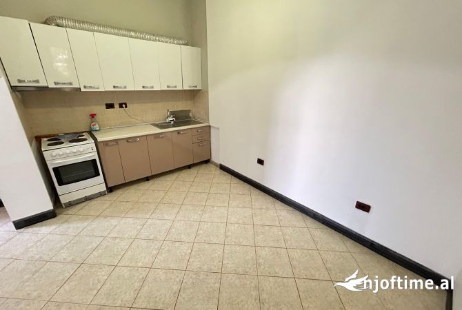 Shtepi me qera 3+1 ne Tirane - 35,000 Leke