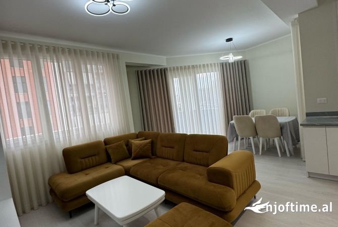Shtepi me qera 2+1 ne Tirane - 800 Euro