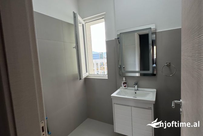 Shtepi me qera Apartament ne Tirane, 2+1, Mobilimi E mobiluar, Pagesa 800  Euro.