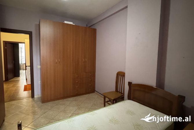 Shtepi me qera Apartament ne Tirane, 2+1, Mobilimi E mobiluar, Pagesa 450  Euro.