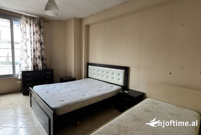 Shtepi me qera Apartament ne Tirane, 2+1, Mobilimi E mobiluar, Pagesa 450  Euro.