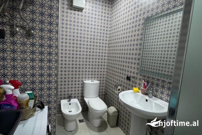 Shtepi me qera Apartament ne Tirane, 2+1, Mobilimi E mobiluar, Pagesa 600  Euro.