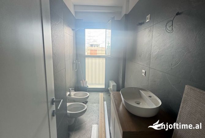 Shtepi me qera Apartament ne Tirane, 1+1, Mobilimi E mobiluar, Pagesa 550  Euro.