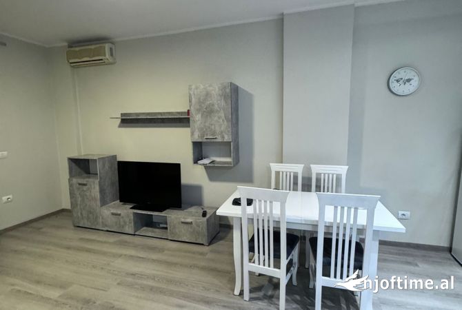 Shtepi me qera Apartament ne Tirane, 1+1, Mobilimi E mobiluar, Pagesa 450  Euro.