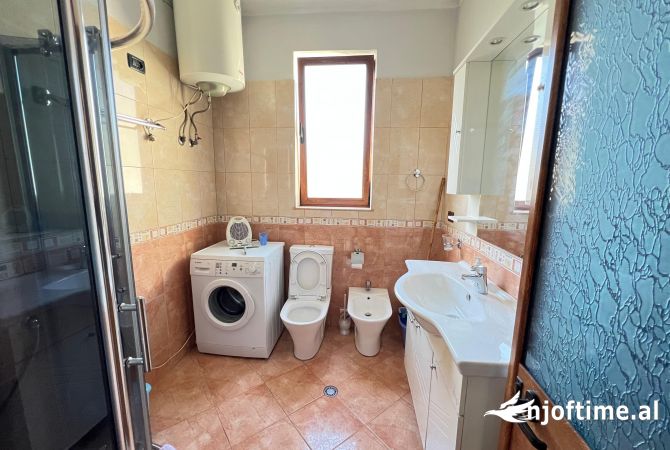 Shtepi me qera Apartament ne Tirane, 2+1, Mobilimi E mobiluar, Pagesa 700  Euro.