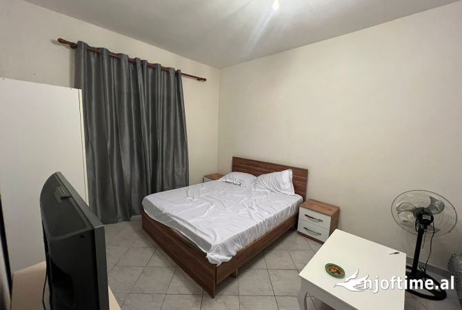 Shtepi me qera Apartament ne Tirane, 1+1, Mobilimi E mobiluar, Pagesa 400  Euro.