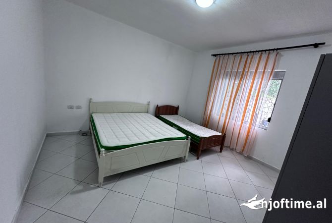 Shtepi me qera Apartament ne Tirane, 1+1, Mobilimi E mobiluar, Pagesa 300  Euro.