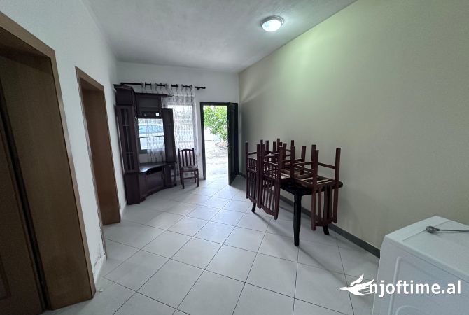 Shtepi me qera Apartament ne Tirane, 1+1, Mobilimi E mobiluar, Pagesa 300  Euro.