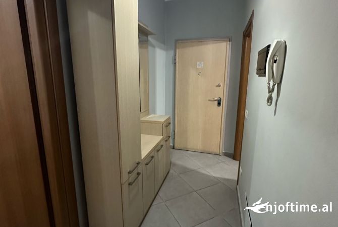 Shtepi me qera Apartament ne Tirane, 2+1, Mobilimi E mobiluar, Pagesa 550  Euro.
