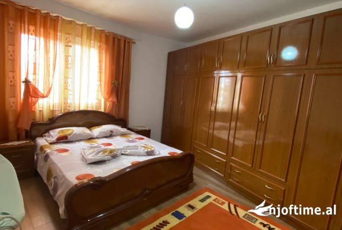 Shtepi ne shitje Apartament ne Tirane, 2+1, Mobilimi E mobiluar, Pagesa 130,000  Euro.