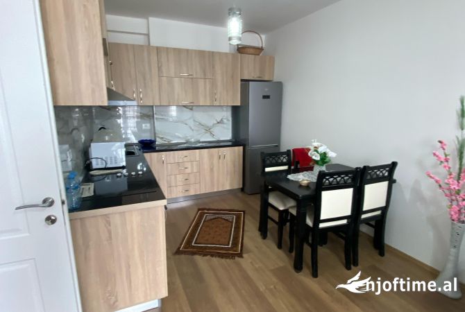 Shtepi ne shitje Apartament ne Tirane, 2+1, Mobilimi E mobiluar, Pagesa 130,000  Euro.