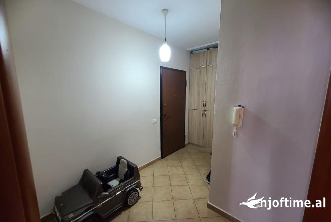 Shtepi me qera Apartament ne Tirane, 1+1, Mobilimi E mobiluar, Pagesa 40,000  Leke.