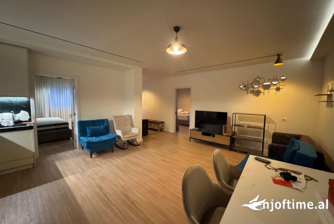 Shtepi me qera 2+1 ne Tirane - 1,000 Euro