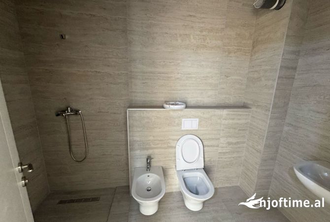Shtepi me qera Apartament ne Tirane, 2+1, Mobilimi E mobiluar, Pagesa 650  Euro.