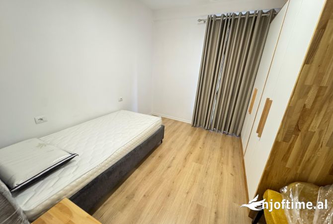 Shtepi me qera Apartament ne Tirane, 3+1, Mobilimi E mobiluar, Pagesa 900  Euro.
