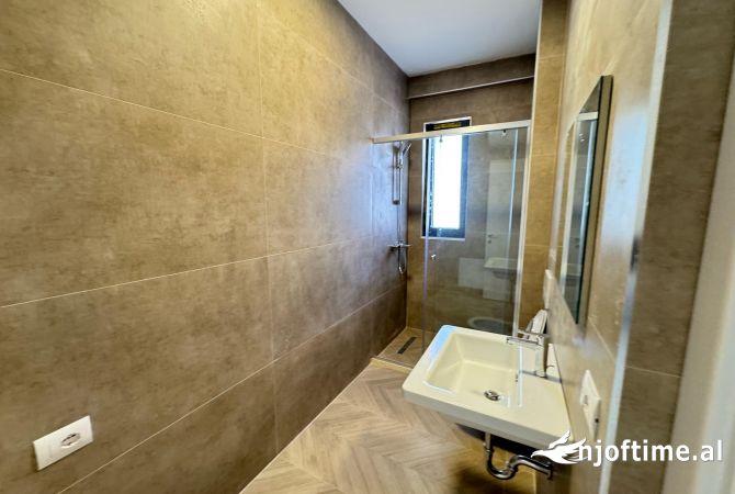 Shtepi me qera Apartament ne Tirane, 3+1, Mobilimi E mobiluar, Pagesa 900  Euro.